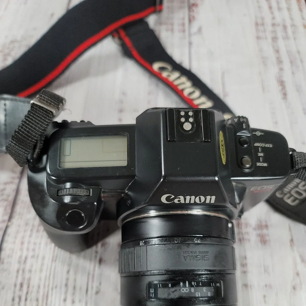 Canon EOS 620 650 SLR 35mm Film Camera with Sigma 28-70mms Flash Bag Accessories